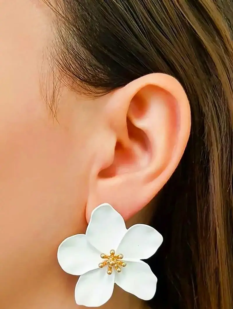 گوشواره طرح گل شیک