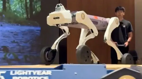 فیلم / آیا ربات چهارپای هوش مصنوعی هنگ‌ کنگ تهدیدی برای آینده بشر است؟