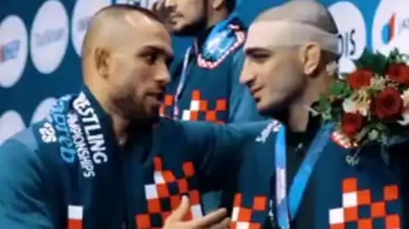 فیلم/ عذرخواهی کشتی‌گیر جنجالی فرانسه از دانیال سهرابی به خاطر کله زدن!