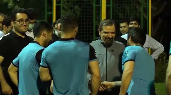 محسن رضایی پا به توپ شد