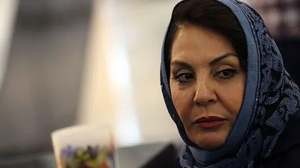 مدلینگ تاسفبار خانم بازیگر در سن پیری ! /  زهره حمیدی 23 ساله شد !