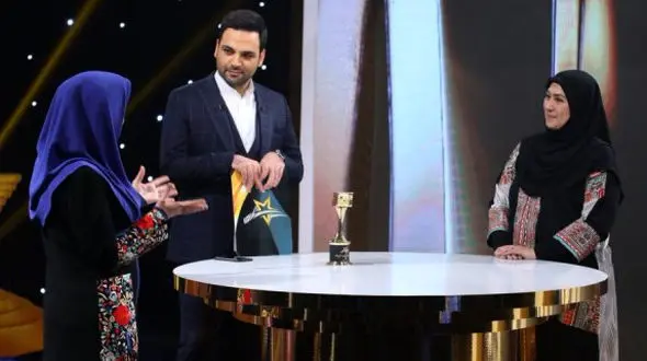 خاطره جالب خانم مجری از ورودش به رادیو در برنامه سه ستاره!+عکس