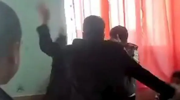 جنجال کتک زدن یک دانش آموز توسط معلم شیرازی / برخورد جدی با معلم خشن
