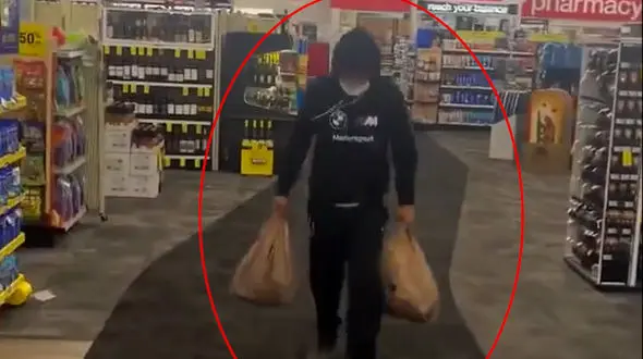 فیلم تیز هوشی یک مرد در مچ گیری از دزد فروشگاه / حتما ببیند 