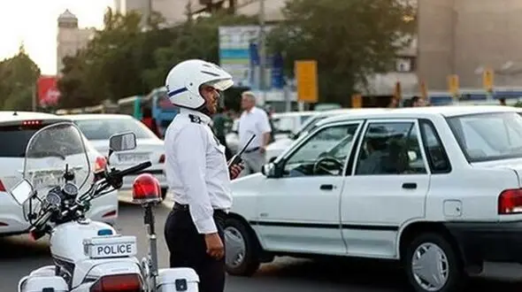 فیلم شگفت انگیز از کمک 2 مرد مشهدی به مامور پلیس در بزرگراه / ببینید