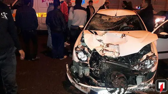 برخورد موتورسیکلت با خودروی سواری 2 مجروح بر جای گذاشت + عکس