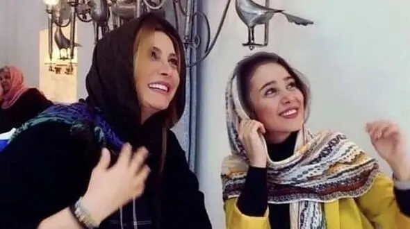 سفارش آبدوغ خیار مجلسی با نون ترد و خوشمزه الناز حبیبی در رستوران فریبا نادری+عکس/ توی این روزای گرم فقط این ترکیب میچسبه