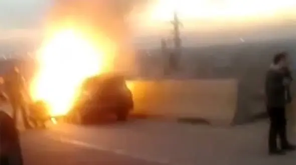 فیلم لحظه آتش سوزی پراید در جاده ساوه / رهذران وحشت کردند