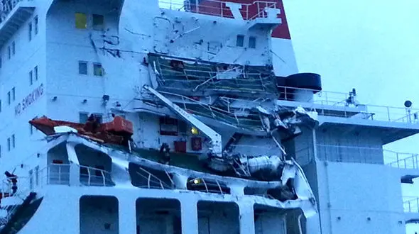  تصاویر برخورد دو کشتی در مرز انگلیس و فرانسه 