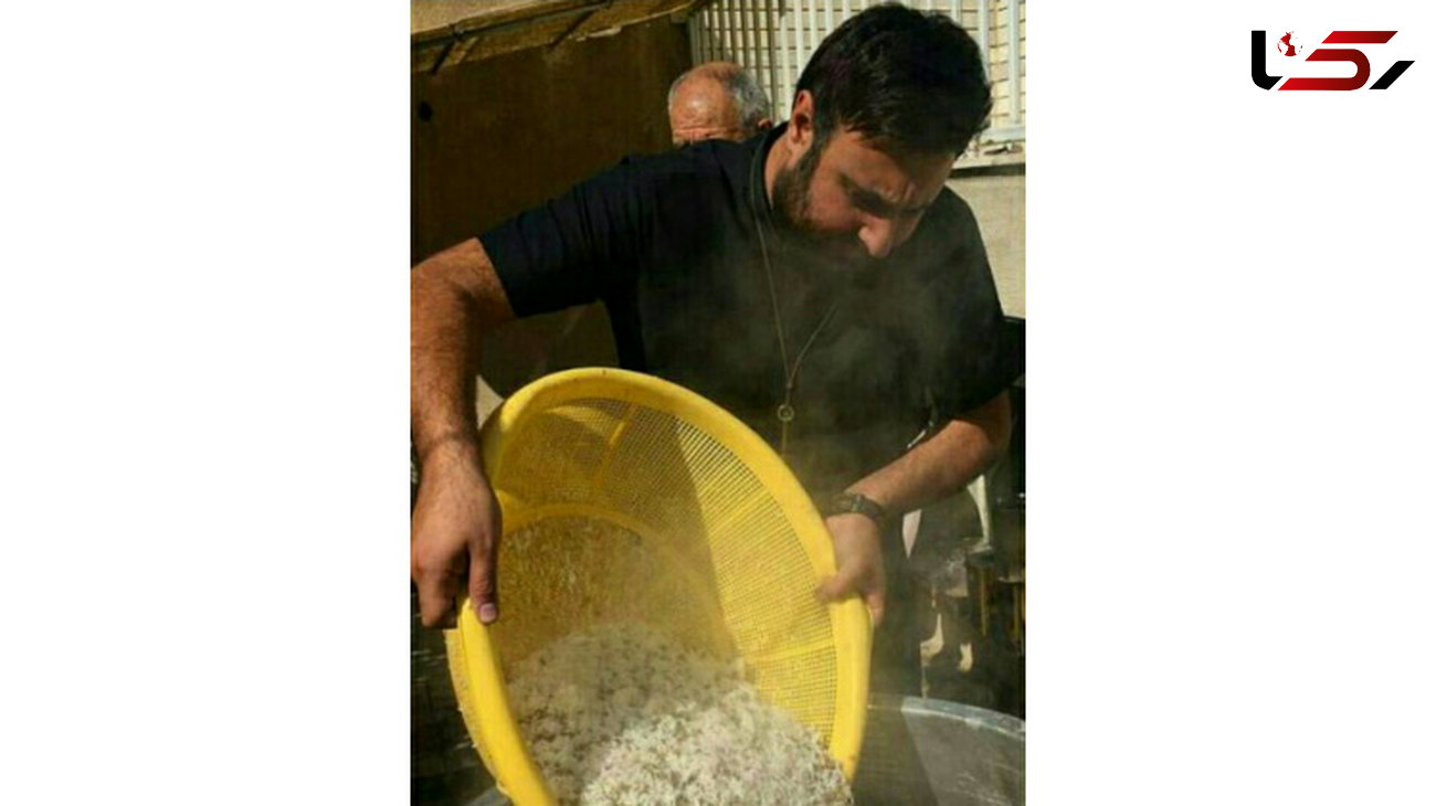 خواننده معروف پاپ ایران در حال پخت غذای نذری +عکس 