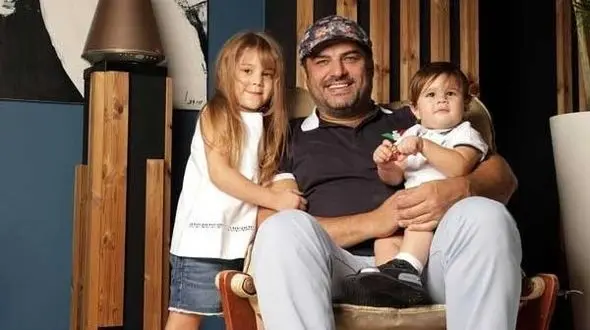 دکوراسیون شاه پسند ویلای سام درخشانی بازیگر سریال آوای باران/ پیانو، میز بیلیارد، مبلمان چرم چستر، آباژور، اکسنت وال و...