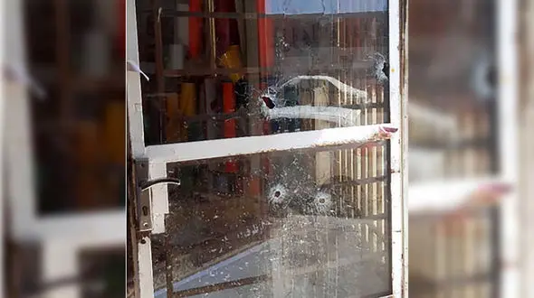 فیلم لحظه گلوله باران یک مغازه در خوزستان / مردان مسلح سوار بر موتور بودند + عکس و جزییات