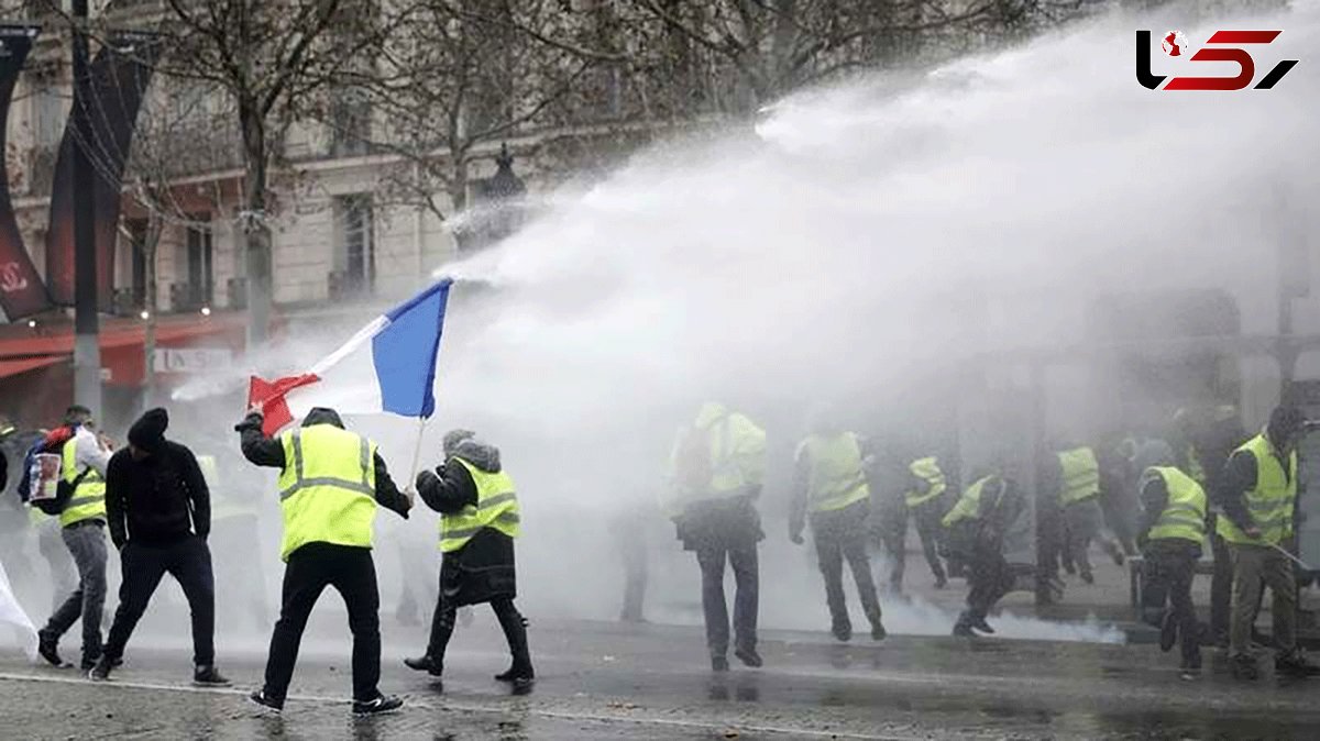 Police Use Water Cannons during Clashes with Anti-Lockdown Protesters