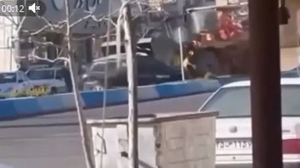 فیلم لحظه تخریب خودروی سانتافه با لودر در رویان