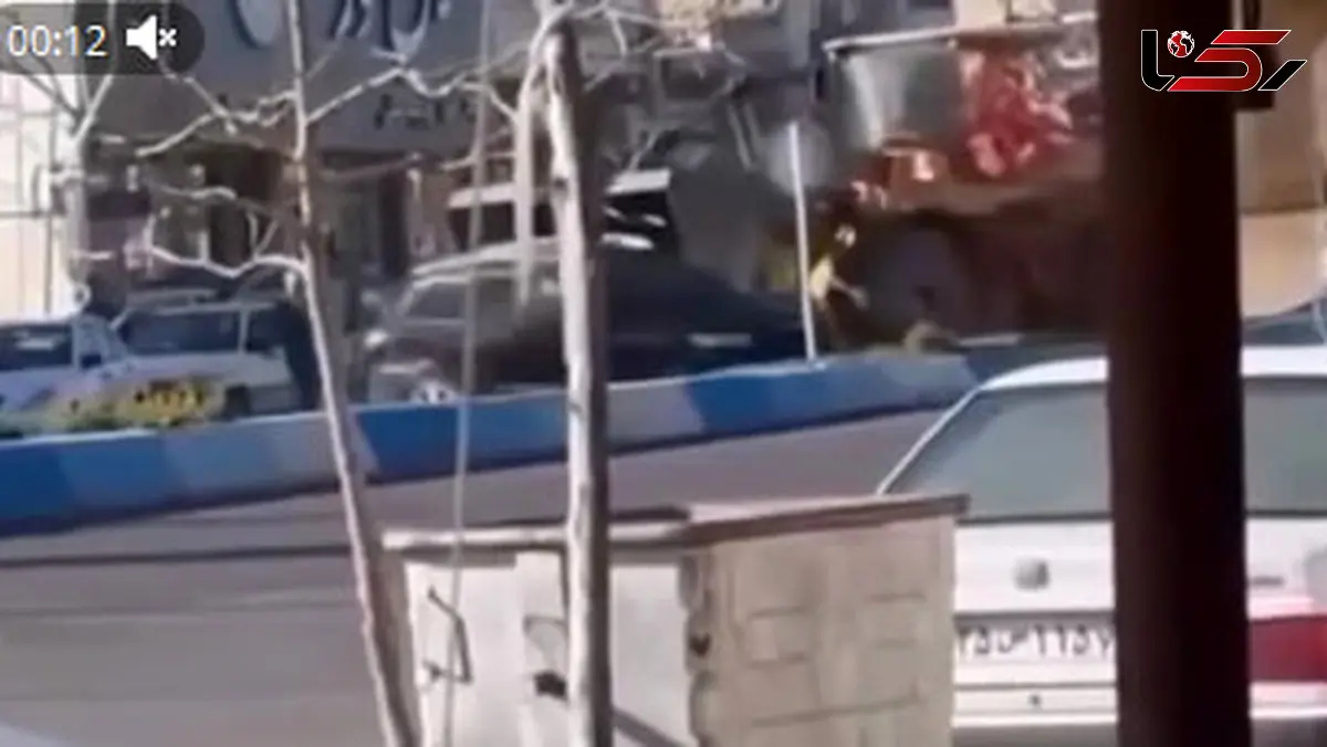 فیلم لحظه تخریب خودروی سانتافه با لودر در رویان