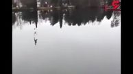دویدن عجیب یک مرد جوان روی دریاچه + فیلم