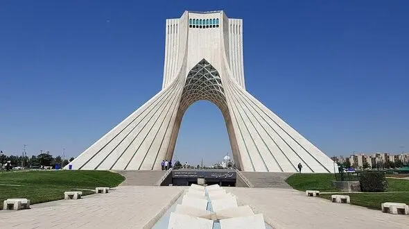 برج آزادی دوباره جان گرفت؛ ۹۹ درصد ظرفیت اجراهای نیمه دوم سال رزرو شد
