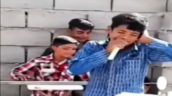 آواز باشکوه و دیدنی بچه های زاغه نشین / با هر چی دستشون اومده وسایل ارکست ساختن