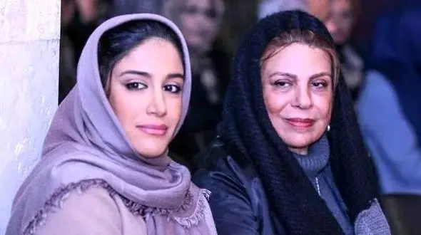 فیلم / غوغای گوهر خیراندیش با دختر زیبایش در سالن سینما /  صحبت های جالب او در حضور هنرمندان از جمله مهران مدیری و زنده یاد سعید راد ....