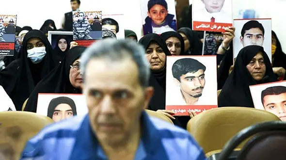 مادر یکی از شهدای شیراز: بی‌صبرانه منتظر اجرای حکم جمشید شارمهد هستیم 