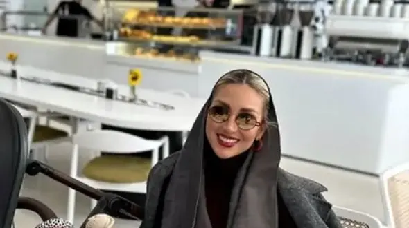 دکوراسیون ایتالیایی کافه رستوران شیک بهرام رادان و همسرش مینا مختاری Vilo در مرکز خرید اپال تهران/ سایه بان سه بعدی،کاشی های لعابی، نورپردازی رمانتیک، مبلمان حصیری و...