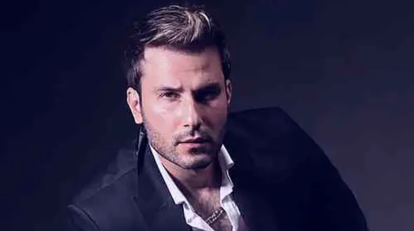 دانلود آواز شکوهمند مهدی احمدوند / دارم اینجا تک و تنها آب می شم