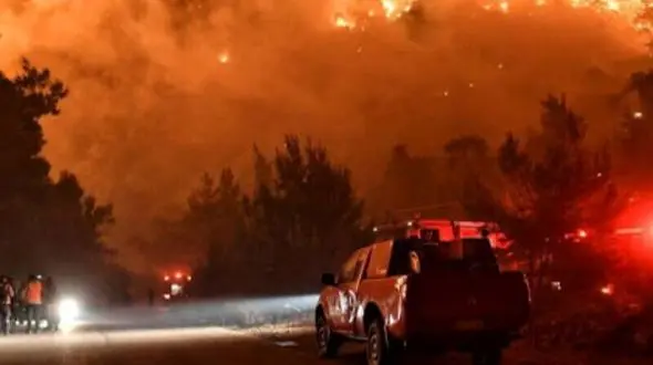 تنگه داردانل بسته شد / آتش سوزی مهیب در ترکیه +فیلم