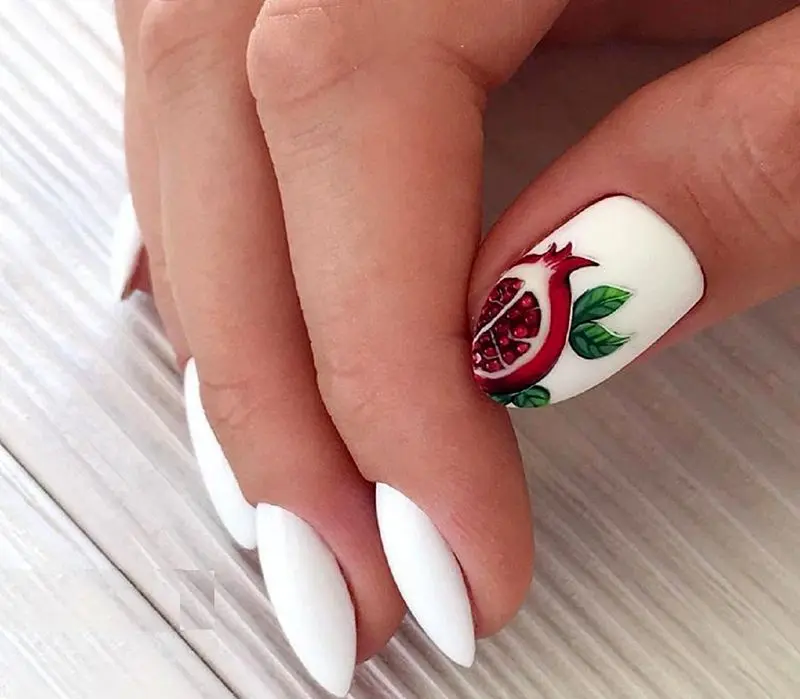 مدل ناخن برای شب یلدا ساده و مینیمال 2