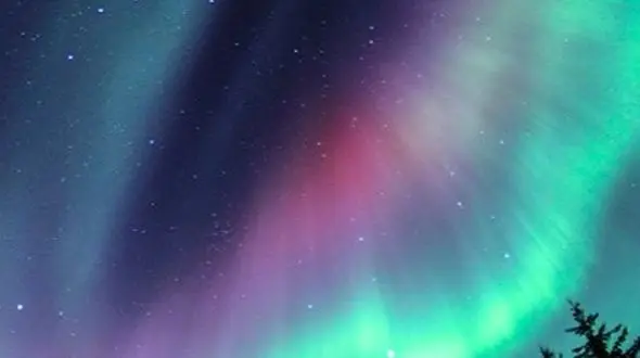 هم‌ آغوشی شفق قطبی و آرامش