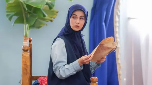 دیزاین ساده و جذاب جشن تولد 28 سالگی زهرا سزاوار، پریزاد سریال طوبی/ شیک و امروزی+عکس