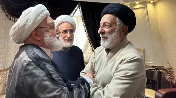 سید هادی خامنه ای : نشستی با کروبی درباره انتخابات برگزار نشده است / پسر کروبی : در حال حاضر پدرهیچ‌گونه نظر خاصی درباره انتخابات ندارد