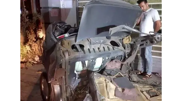  پژو 405 به تیر برق خورد و نصف شد! /+ عکس صحنه مرگ زن و مرد جوان