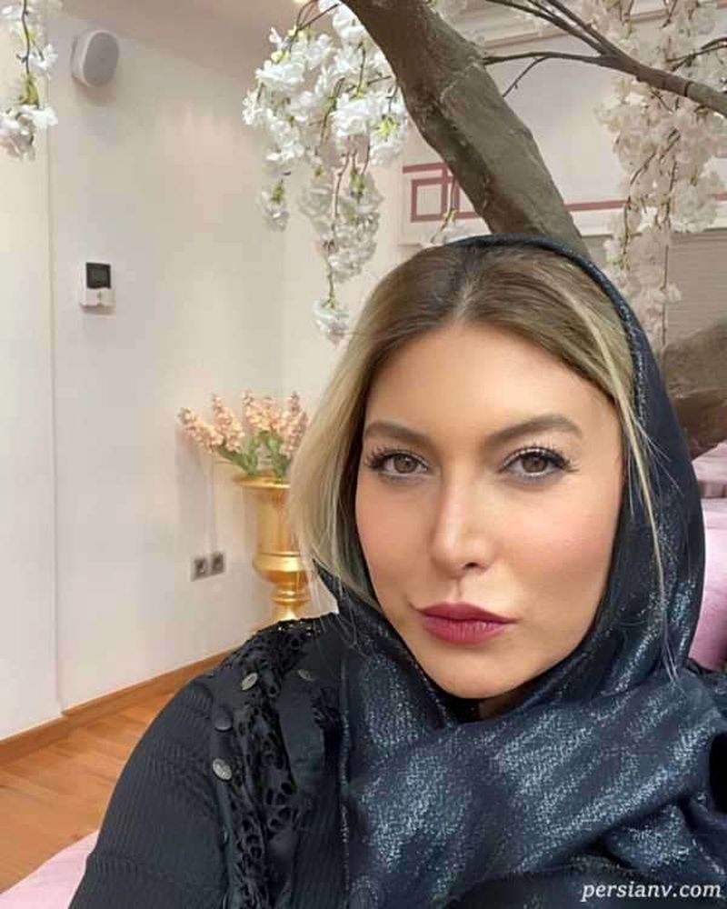 فریبا نادری در خانه اش