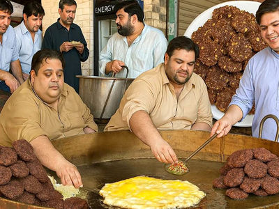 چپلی کباب چیست؟ چرا این غذای خیابانی در افغانستان محبوب است؟ + فیلم