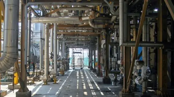 حادثه بزرگ در پتروشیمی آبادان / آتش سوزی خاموش شد!