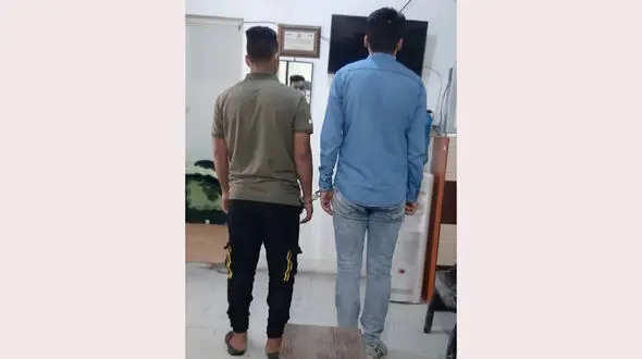 این 2 جوان آبادانی برای پول خانه ها را به رگبار می بستند + عکس