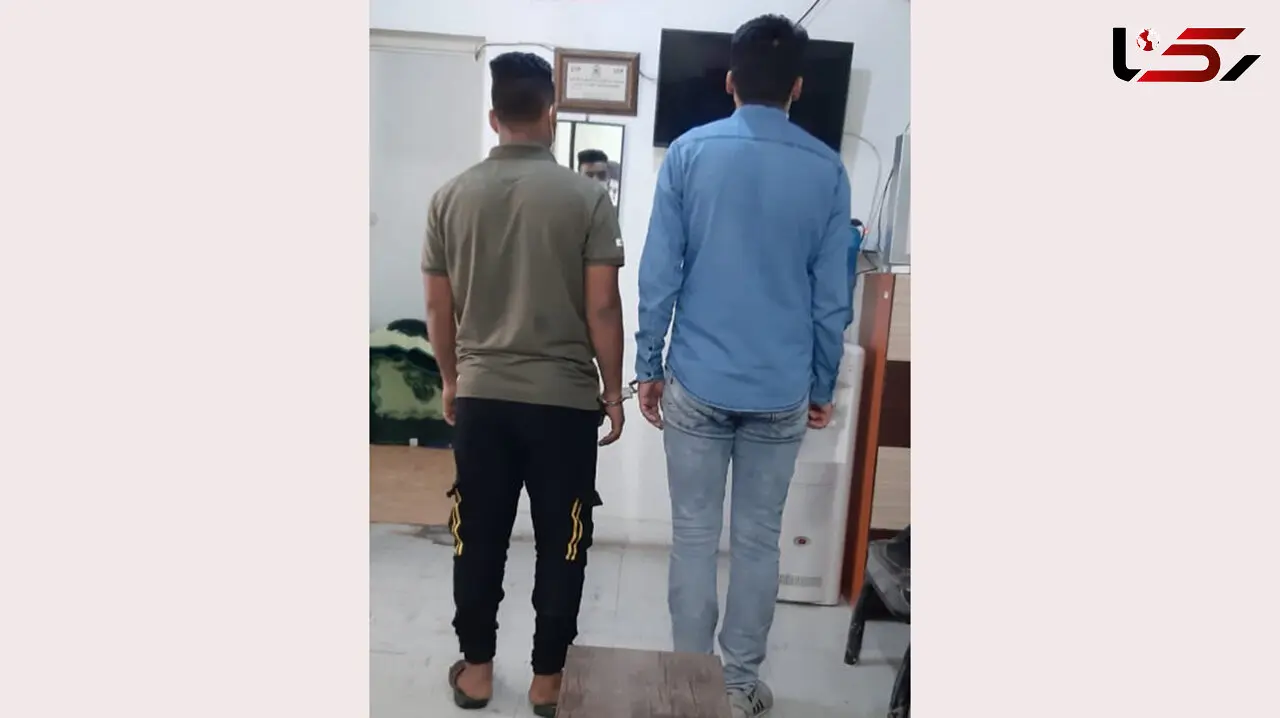 این 2 جوان آبادانی برای پول خانه ها را به رگبار می بستند + عکس