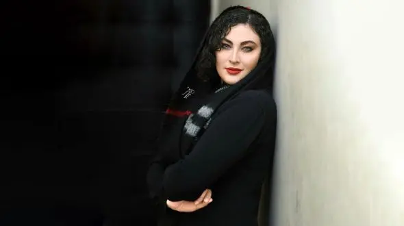 نگاهی به دکوراسیون شاهانه و مجلل خانه مریم مومن/ از مبلمان کلاسیک تا گل و گیاه آپارتمانی