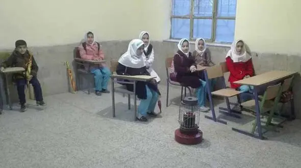 مدارسی که برای گچ و ماژیک دست به دامن خانواده‌ها می‌شوند
