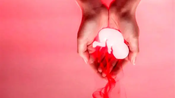 سقط جنین غیرقانونی و مرگ های تلخی که در کمین زنان است