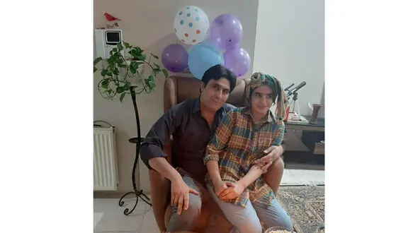 فیلم لحظه خودسوزی معلم جلوی دادگستری اصفهان + علت چه بود؟