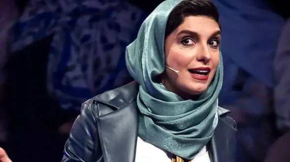 فیلم آواز تقلیدی الیکا عبدالرزاقی  از سوزان روشن ! / دهنش رو میکشه می خونه یه آسه یه شاه یه سرباز ! / عین خودشه !