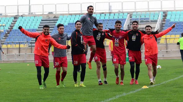 پرسپولیسی‌ها سر تمرین اعتصاب کردند 