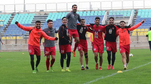 پرسپولیسی‌ها سر تمرین اعتصاب کردند 
