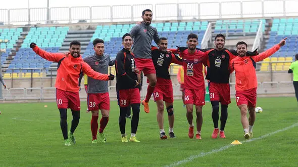 پرسپولیسی‌ها سر تمرین اعتصاب کردند 