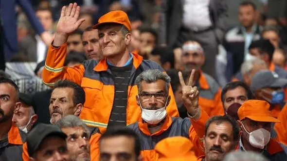 نماینده کارگران: وزیر کار به دنبال کنار گذاشتن تشکل‌های کارگری است
