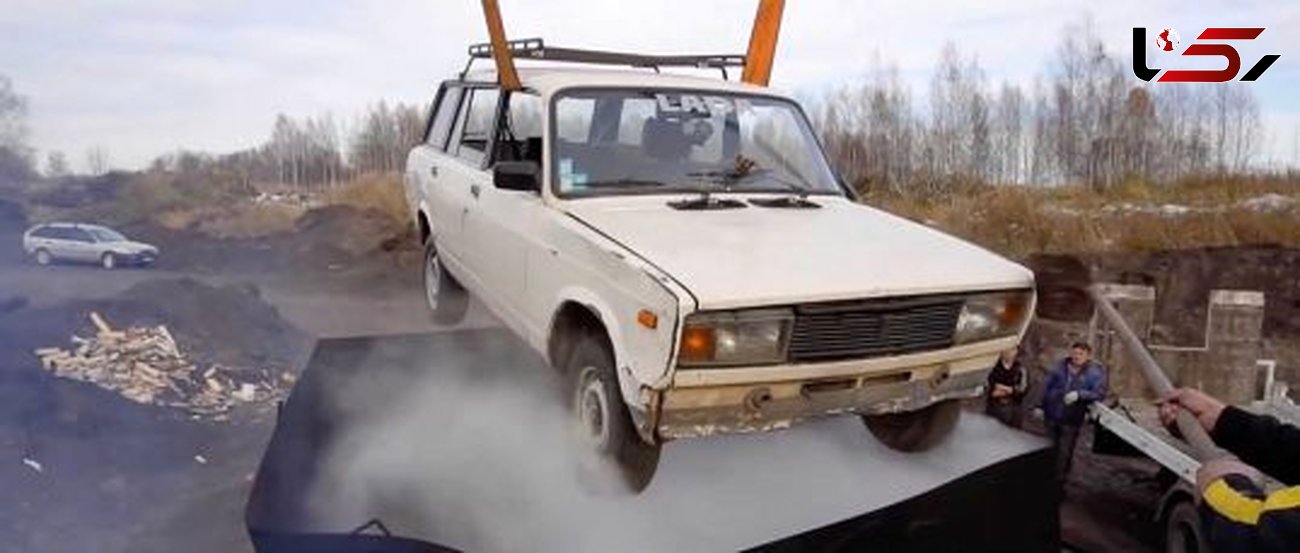 مسخره ترین تفریح روس‌ها/انداختن خودرو در آب جوش