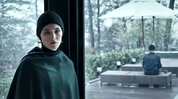 چهره بدون آرایش فرشته حسینی در پشت صحنه فیلم جدیدش+عکس