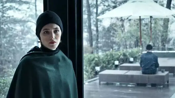 چهره بدون آرایش فرشته حسینی در پشت صحنه فیلم جدیدش+عکس