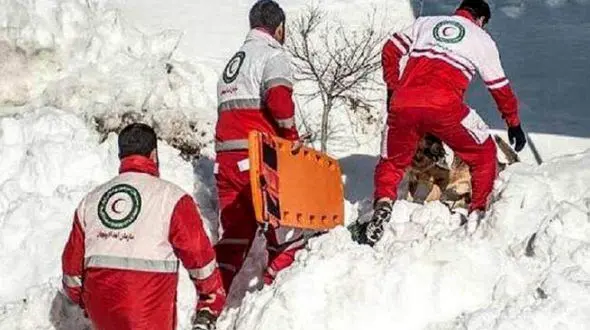 نجات  کولبر 26 ساله که در گردنه تنه یخ زده بود + جزییات